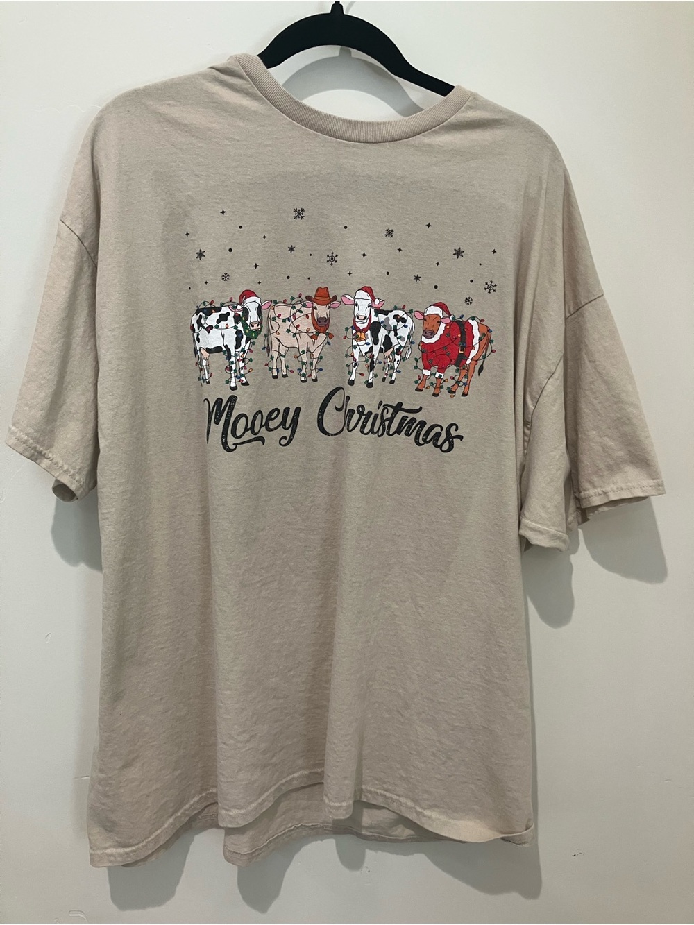 Gildan Beige 'Mooey Christmas' Cow Graphic Tee